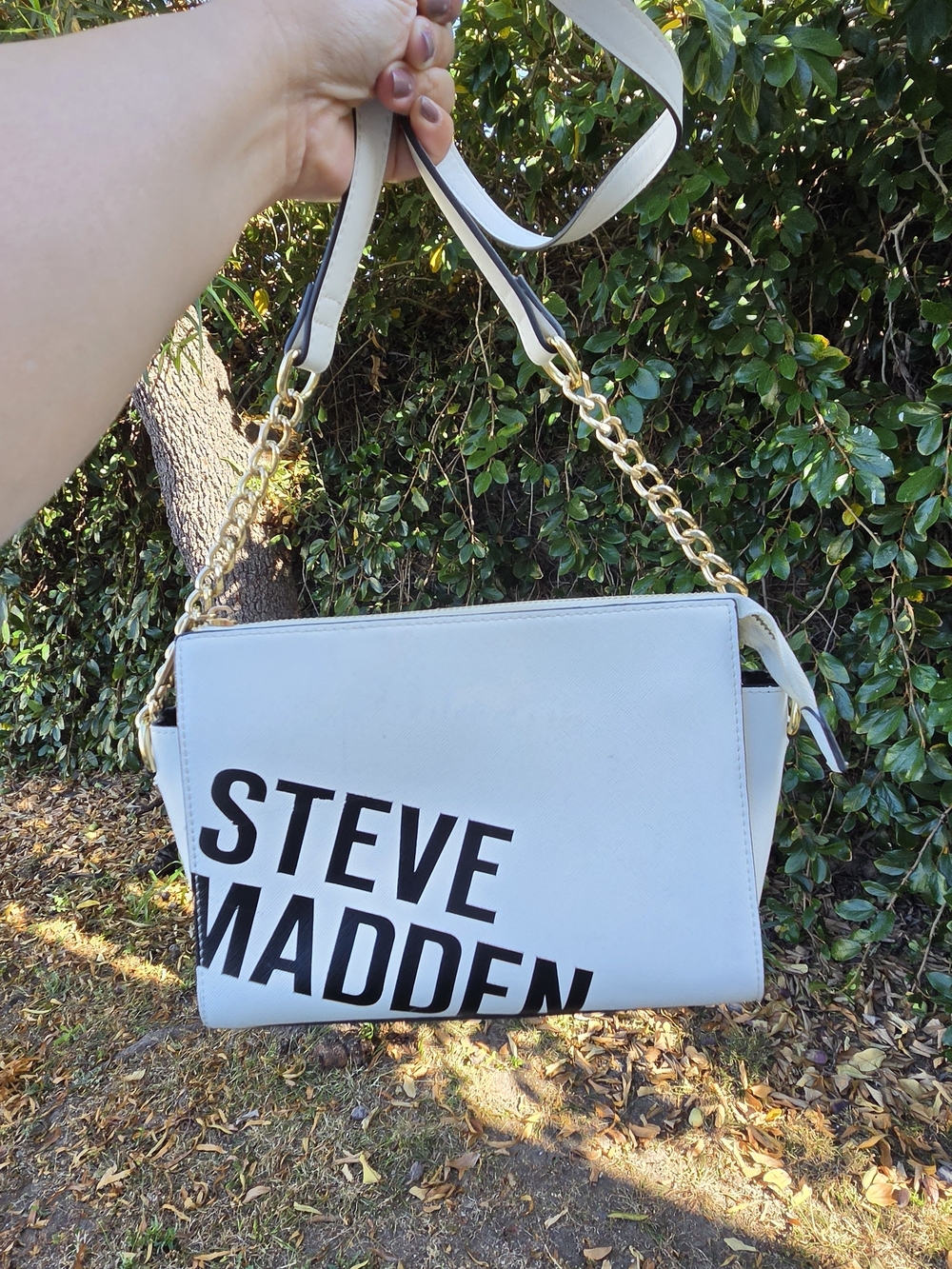 Steve Madden White Crossbody with Black Logo and Gold Chain